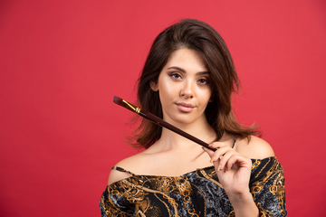 Soft everyday makeup with a makeup brush